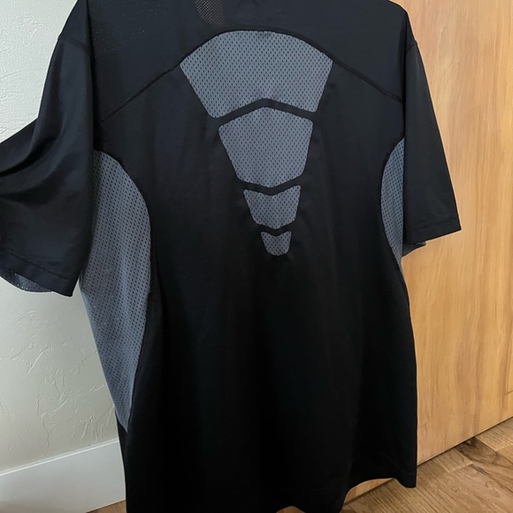 Nike Dri-Fit University of Washington Men’s T-Shirt - Picture 2 of 2